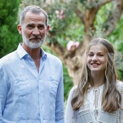 El Rey Felipe y la Princesa Leonor, muy sonrientes en la Cartuja de Valldemossa de Mallorca