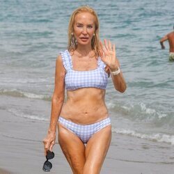 Carmen Lomana posa en bikini en Marbella