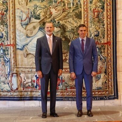 El Rey Felipe y Pedro Sánchez en su despacho de verano en La Almudaina