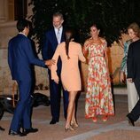Los Reyes Felipe y Letizia y la Reina Sofía saludan a Joan Monar Martínez en la recepción a la sociedad balear en Marivent