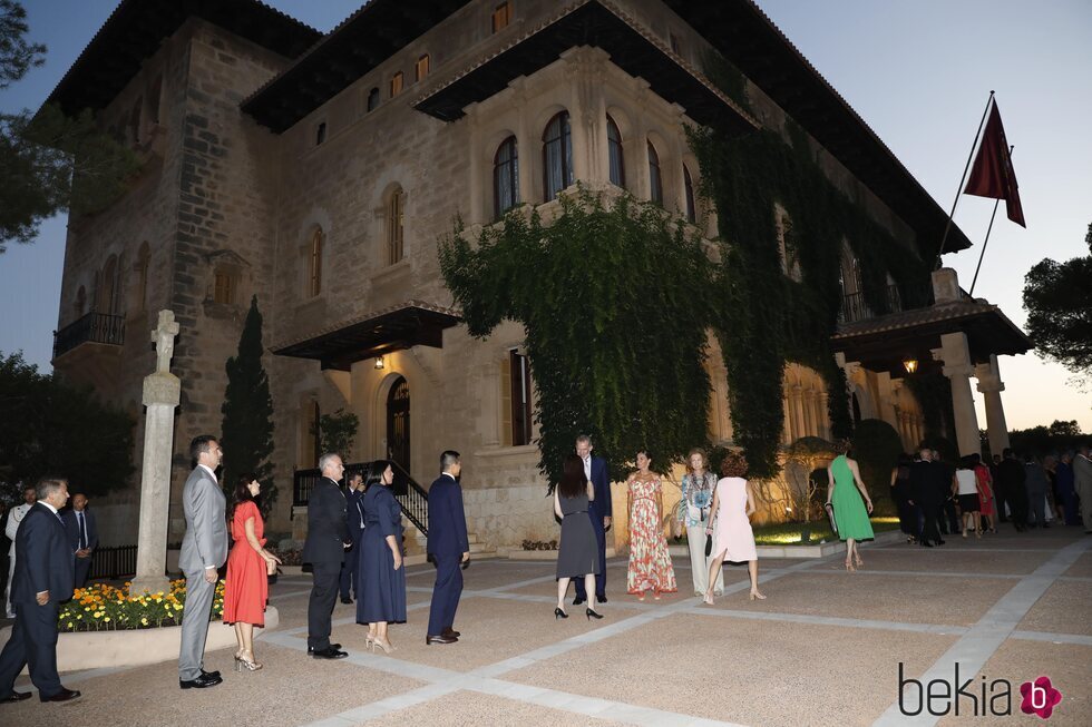 La Familia Real en el besamanos durante la recepción a la sociedad balear en Marivent