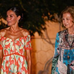 La Reina Letizia y la Reina Sofía en la recepción a la sociedad balear en Marivent