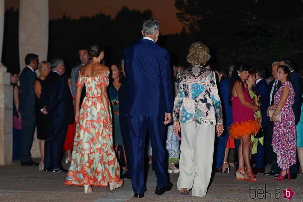 Los Reyes Felipe y Letizia y la Reina Sofía tras el besamanos en la recepción a la sociedad balear en Marivent