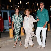 La Infanta Sofía, la Reina Sofía, el Rey Felipe, la Princesa Leonor e Irene de Grecia tras una cena en Palma durante sus vacaciones en Mallorca