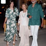 El Rey Felipe, la Infanta Sofía y la Reina Sofía tras una cena en Palma durante sus vacaciones en Mallorca