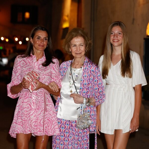 El paseo de la Reina Letizia, la Reina Letizia, la Princesa Leonor y la Infanta Sofía por Palma de Mallorca
