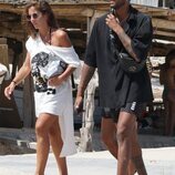 Yulen Pereira y Anabel Pantoja durante sus vacaciones en Ibiza con un grupo de amigos