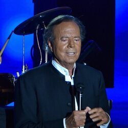 Julio Iglesias durante un concierto