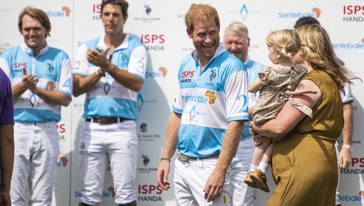 El Príncipe Harry, muy simpático en su asistencia a un evento de polo en un partido benéfico en Colorado