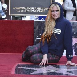 Avril Lavigne recibe su estrella en el Paseo de la Fama de Hollywood