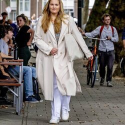 Amalia de Holanda en su primer día de universidad en Amsterdam