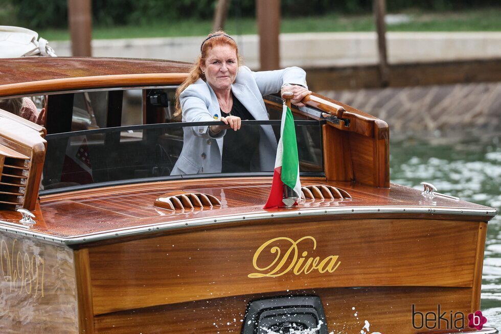 Sarah Ferguson a bordo de la lancha Diva en el Festival de Venecia 2022