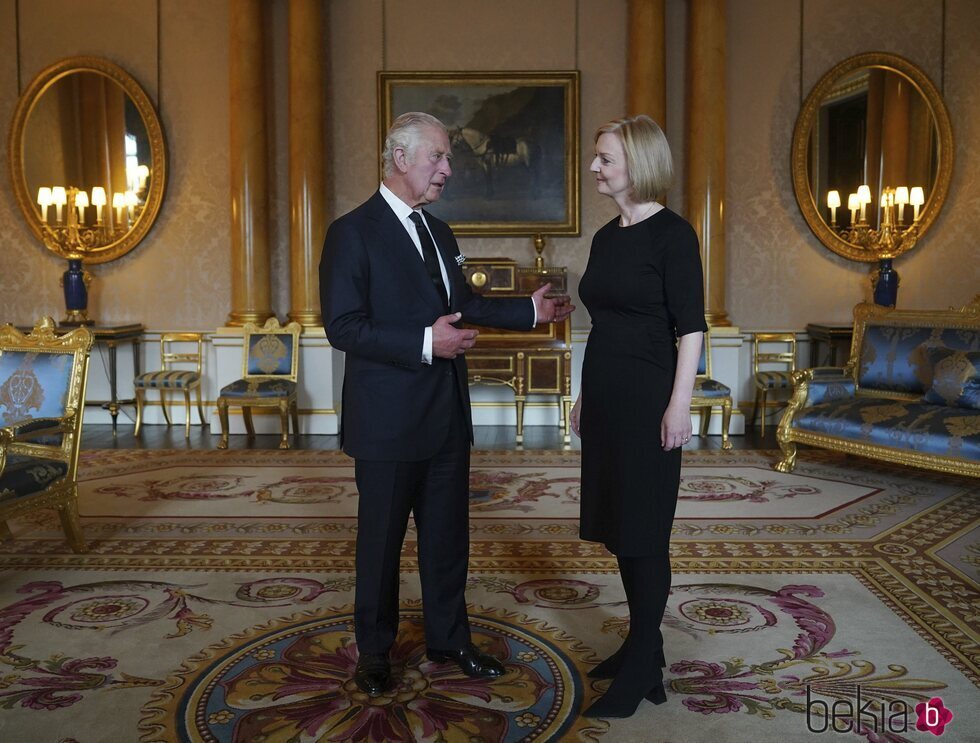 El Rey Carlos III en su primera audiencia con la Primera Ministra Liz Truss