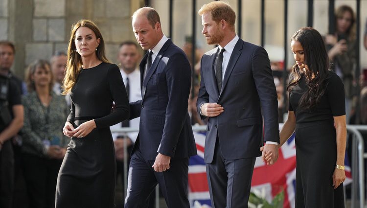 Los Príncipes de Gales y los Duques de Sussex en Windsor tras la muerte de la Reina Isabel II