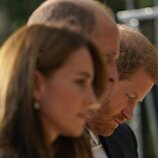 El Príncipe Harry, junto al Príncipe Guillermo y Kate Middleton, en Widsor tras las muerte de la Reina Isabel II