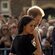 El Príncipe Harry y Meghan Markle ante las ofrendas florales en Windsor por la Reina Isabel II