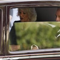 Los Reyes Carlos y Camilla camino al Palacio de Westminster para el primer discurso de Carlos III en el Parlamento