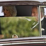 Los Reyes Carlos y Camilla camino al Palacio de Westminster para el primer discurso de Carlos III en el Parlamento