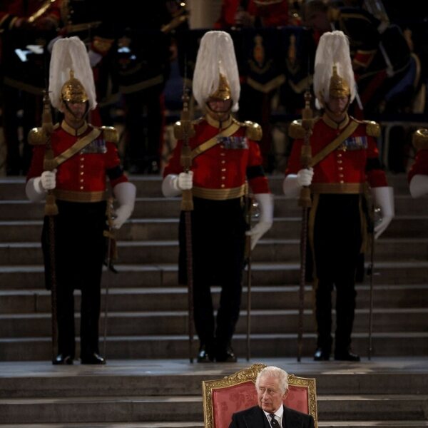 El Rey Carlos Iii En El Palacio De Westminster Antes De Su Primer Discurso En El Parlamento Como