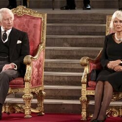 El Rey Carlos y la Reina Camilla antes del primer discurso del Rey Carlos III como Rey en el Parlamento