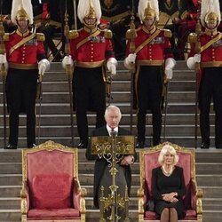El Rey Carlos III junto a la Reina Camilla en su primer discurso ante el Parlamento como Rey