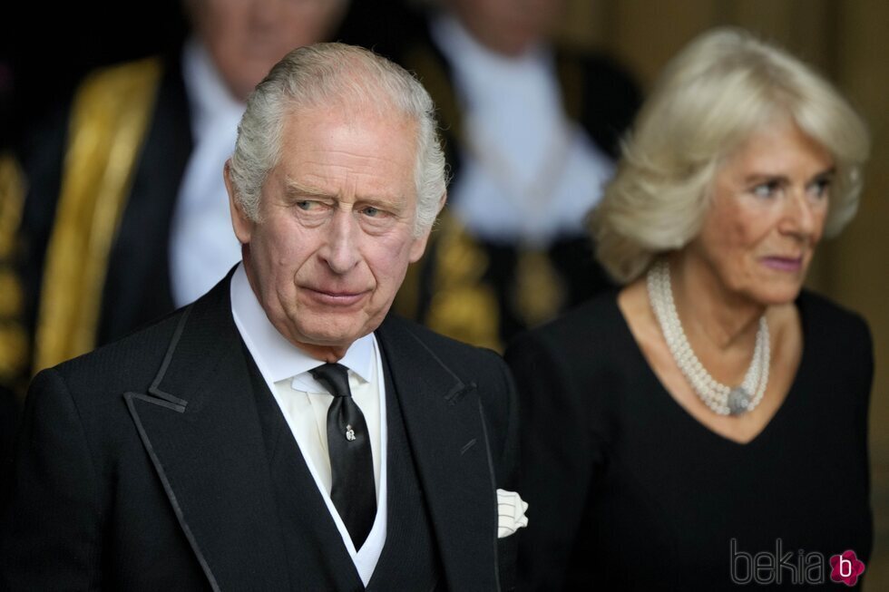 Los Reyes Carlos y Camilla tras el primer discurso de Carlos III como Rey ante el Parlamento