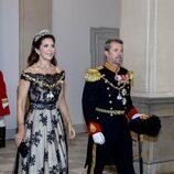 Federico y Mary de Dinamarca en la cena de gala por el 50 aniversario de reinado de Margarita de Dinamarca
