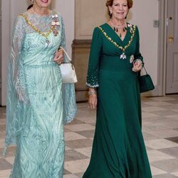 Benedicta de Dinamarca y Ana María de Grecia en la cena de gala por el 50 aniversario de reinado de Margarita de Dinamarca
