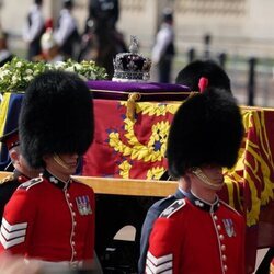El féretro de la Reina Isabel II sale por última vez de Buckingham Palace