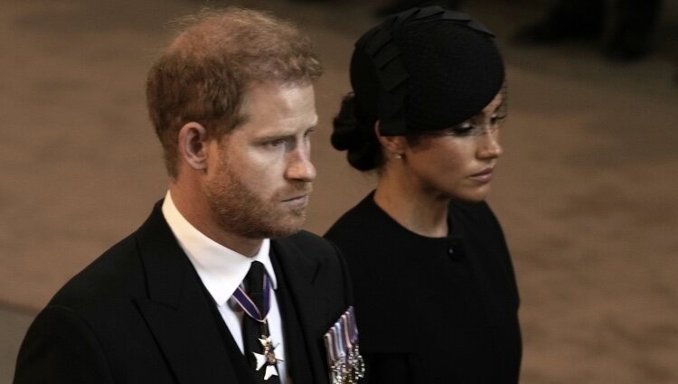 El Príncipe Harry y Meghan Markle en la misa por la Reina Isabel II en Westminster