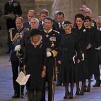 La Familia Real Británica en la misa por la Reina Isabel II en Westminster tras abandonar Buckingham Palace