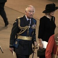 El Rey Carlos III y la Reina consorte Camilla en la misa por la Reina Isabel II en Westminster