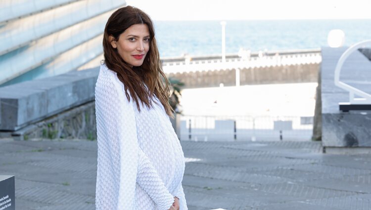 Bárbara Lennie presume de embarazo en la presentación de 'El suplente' en el Festival de San Sebastián 2022
