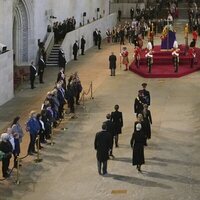 Los nietos de la Reina Isabel II desfilando en la vigilia en su honor antes del funeral de Estado