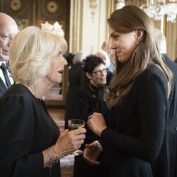 La Reina Camilla y Kate Middleton charlando en el almuerzo de los gobernadores de la Commonwealth