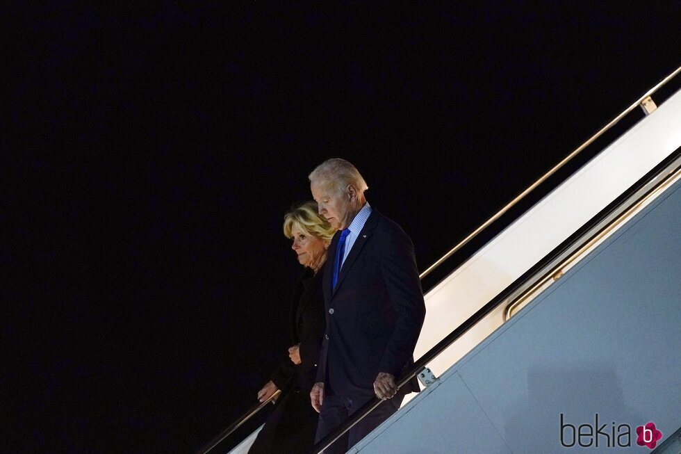 Joe Biden y su esposa Jill aterrizan en Londres para asistir al funeral de Isabel II