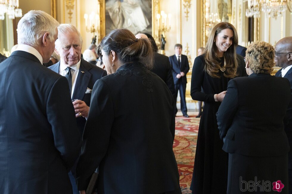 El Rey Carlos III y Kate Middleton en el almuerzo de los gobernadores de la Commonwealth