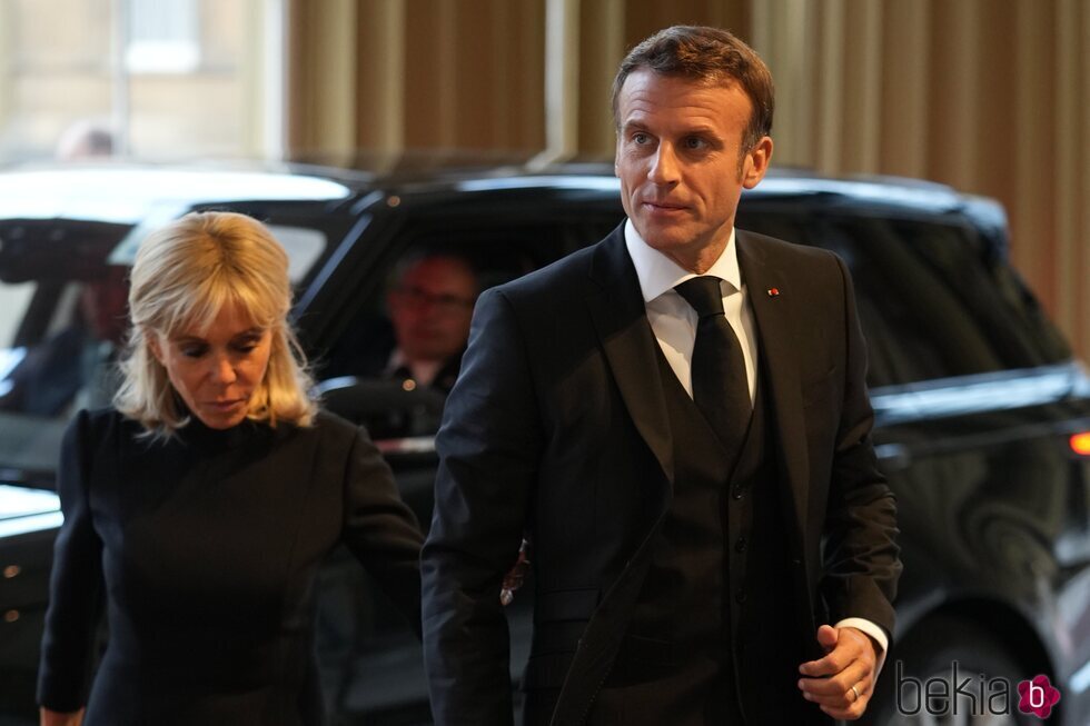 El Presidente de Francia y la Primera Dama acuden a la recepción de Carlos III en Buckingham