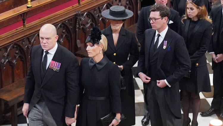 Zara Phillips y Mike Tindall, Eugenia de York y Jack Brooksbank y Beatriz de York y Edoardo Mappelli en el funeral de Isabel II