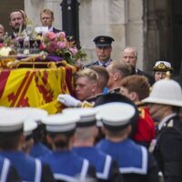 Los Príncipes Guillermo y Harry, la Princesa Ana y el Príncipe Andrés a la salida de Westminster Hall en el funeral de Isabel II