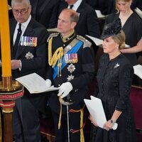 El Príncipe Eduardo, la Condesa de Wessex y sus hijos, Lady Louise y James en el funeral de Isabel II
