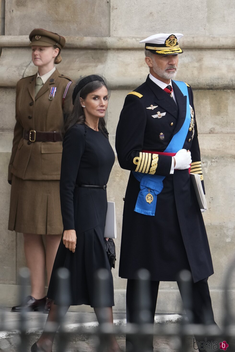El Rey Felipe VI y la Reina Letizia en el funeral de la Reina Isabel II