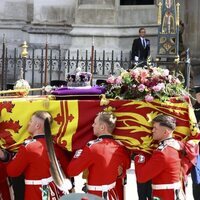 El féretro de Isabel II abandona la Abadía de Westminster para su traslado a Windsor