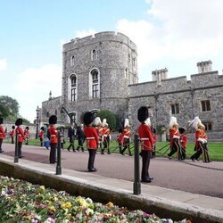 El Castillo de Windsor recibe el féretro de Isabel II para su entierro en la Capilla de San Jorge