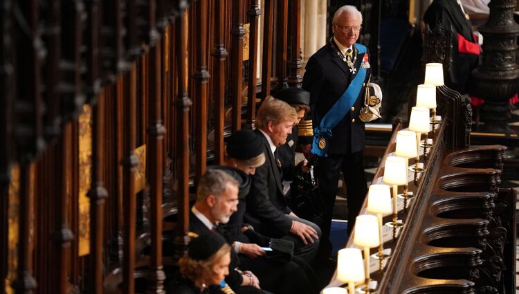 Carlos Gustavo de Suecia y demás Casas Reales en Windsor para el funeral de la Reina Isabel II