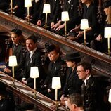 Beatriz y Eugenia de York, Edoardo Mapelli, Jack Brooksbank y Sarah Ferguson en Windsor en el funeral de Isabel II