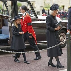 La Princesa Charlotte y la Reina Camilla en Windsor para la última misa por la Reina Isabel II
