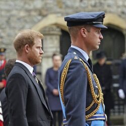 El Príncipe Harry y el Príncipe Guillermo en Windsor antes de la última misa por la Reina Isabel II