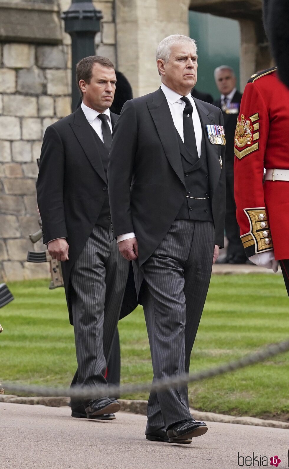 El Príncipe Andrés y Peter Phillips en Windsor para la última misa por la Reina Isabel II