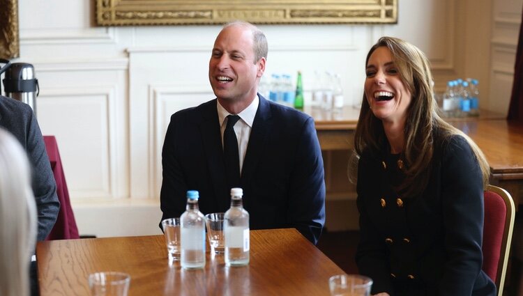 El Príncipe Guillermo y Kate Middleton se parten de risa en su reaparición tras el funeral de la Reina Isabel